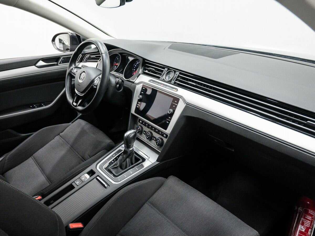 Volkswagen Passat, 2018 Фото №7