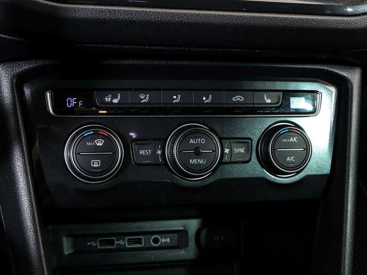 Volkswagen Tiguan, 2018 Фото №14