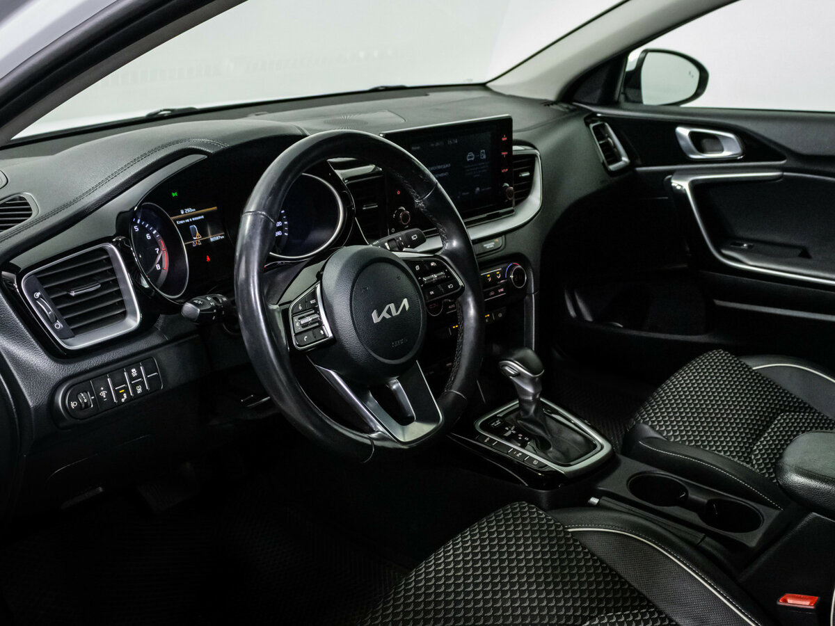 Kia Ceed III Рестайлинг, 2022 Фото №8