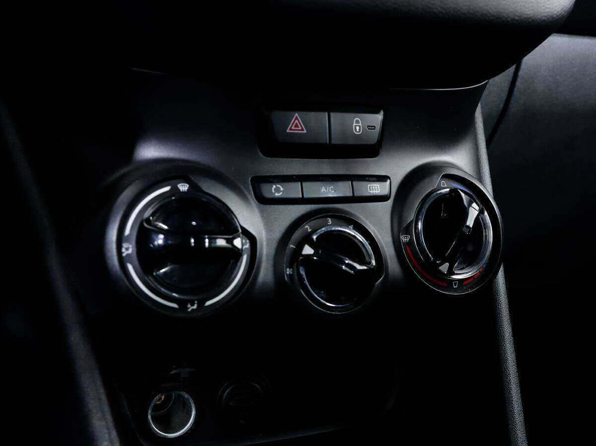 Peugeot 208, 2013 Фото №15