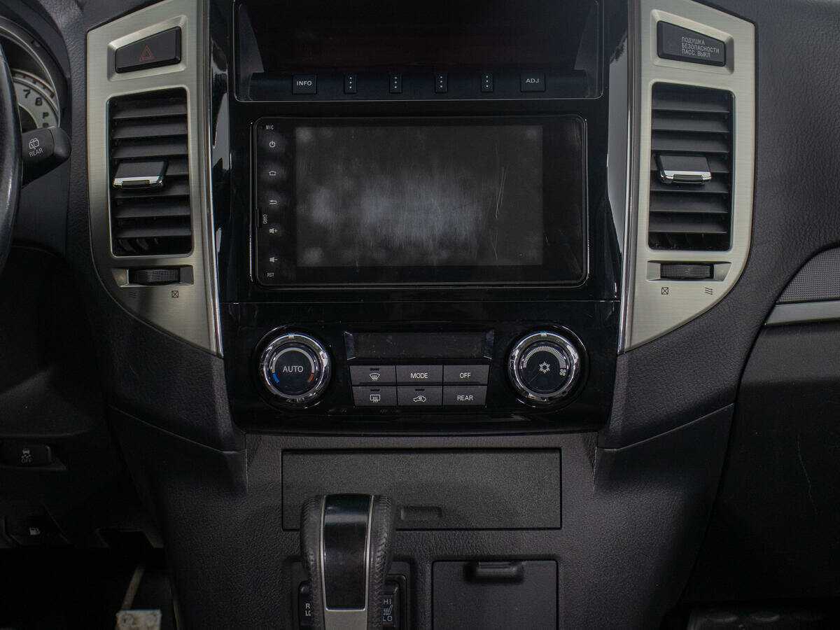 Mitsubishi Pajero, 2017 Фото №17