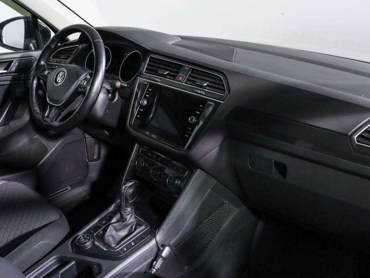Volkswagen Tiguan, 2018 Фото №7