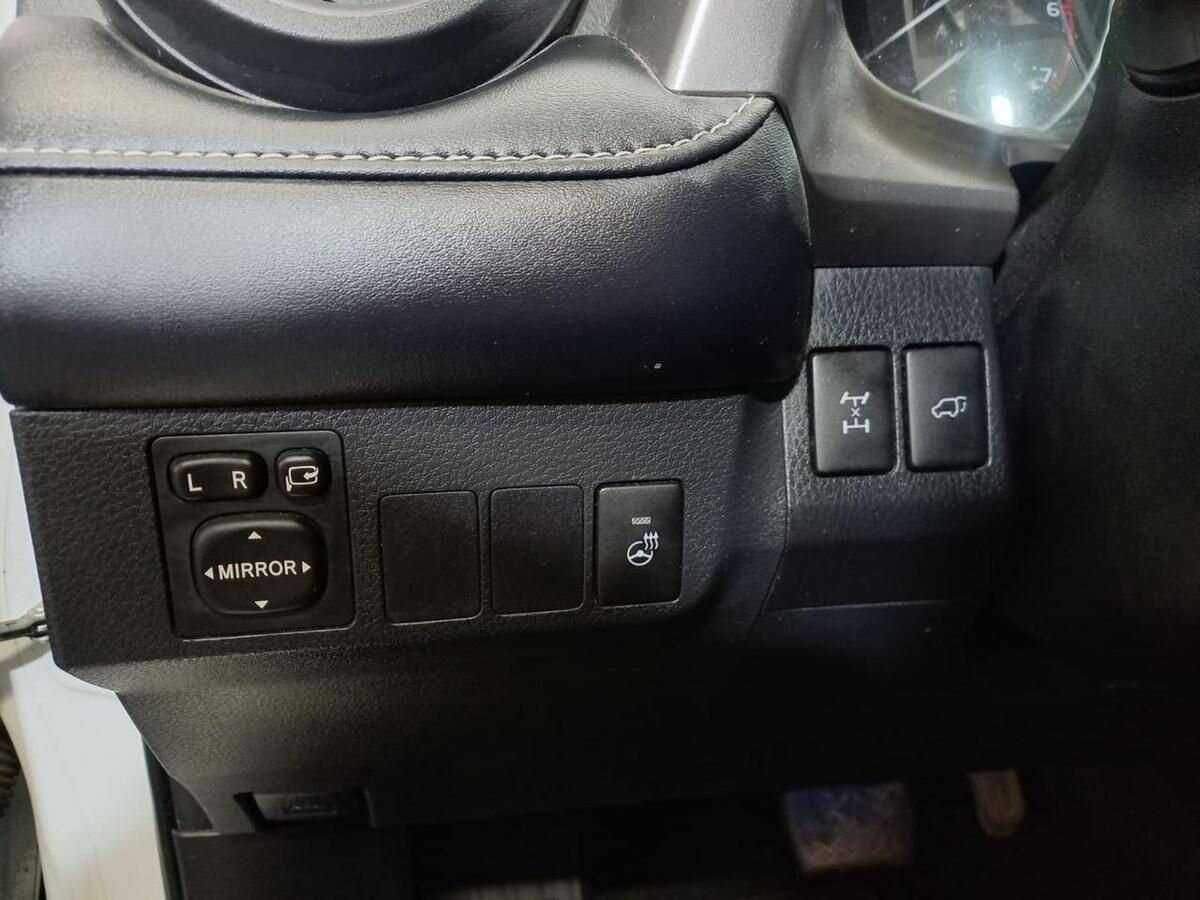 Toyota RAV4, 2018 Фото №13