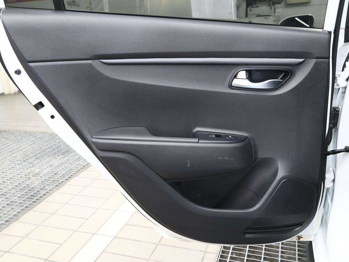 Kia Rio X-Line, 2018 Фото №8