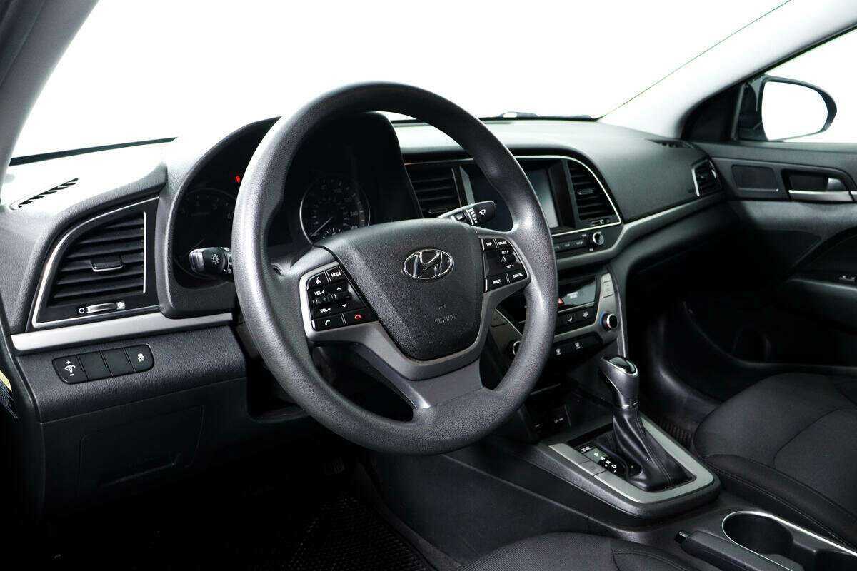 Hyundai Elantra, 2018 Фото №13