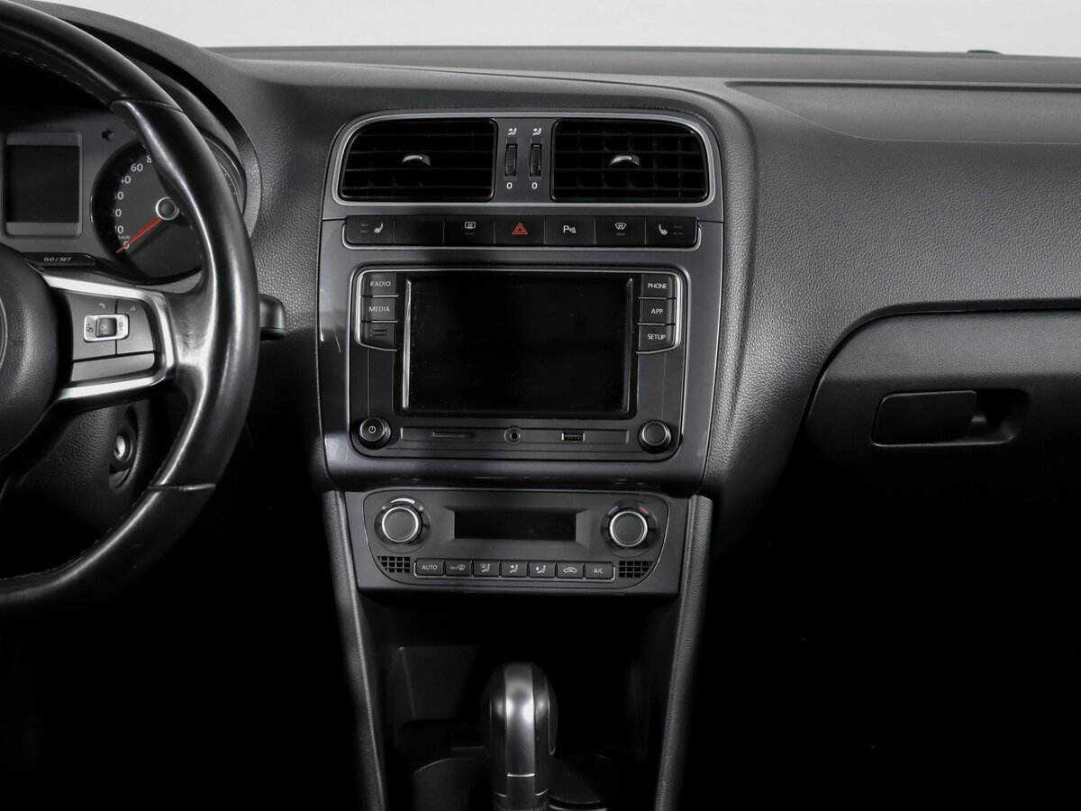 Volkswagen Polo V Рестайлинг, 2019 Фото №11