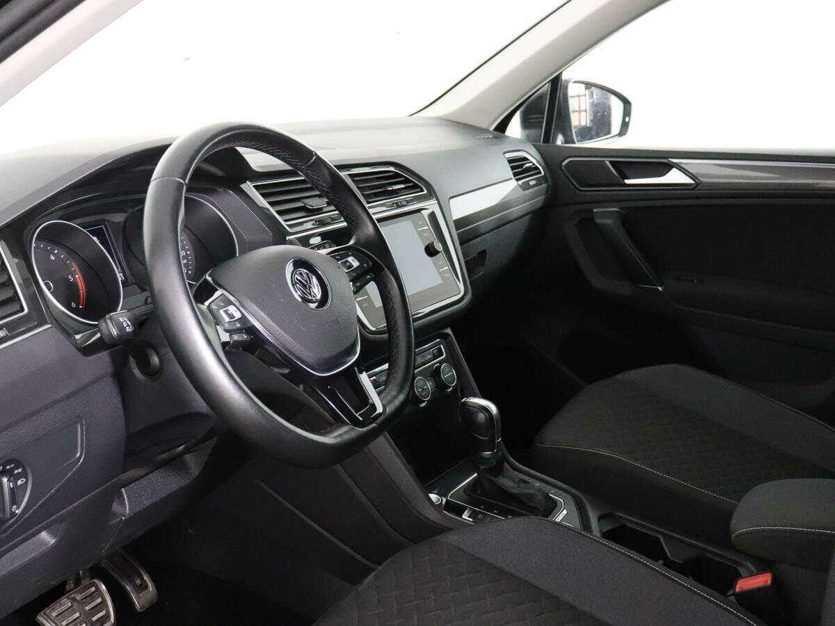 Volkswagen Tiguan, 2018 Фото №8