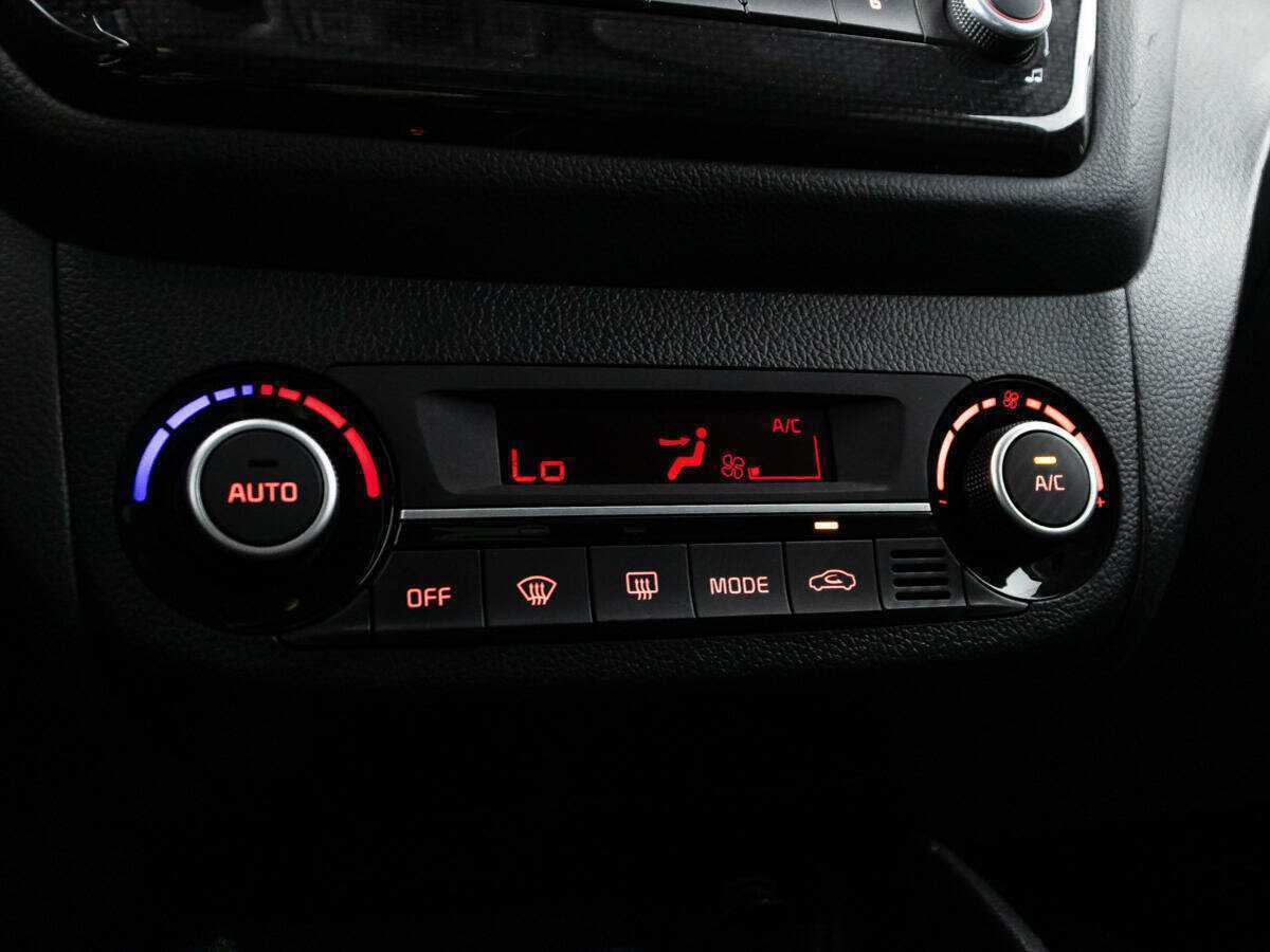 Kia Rio, 2017 Фото №17