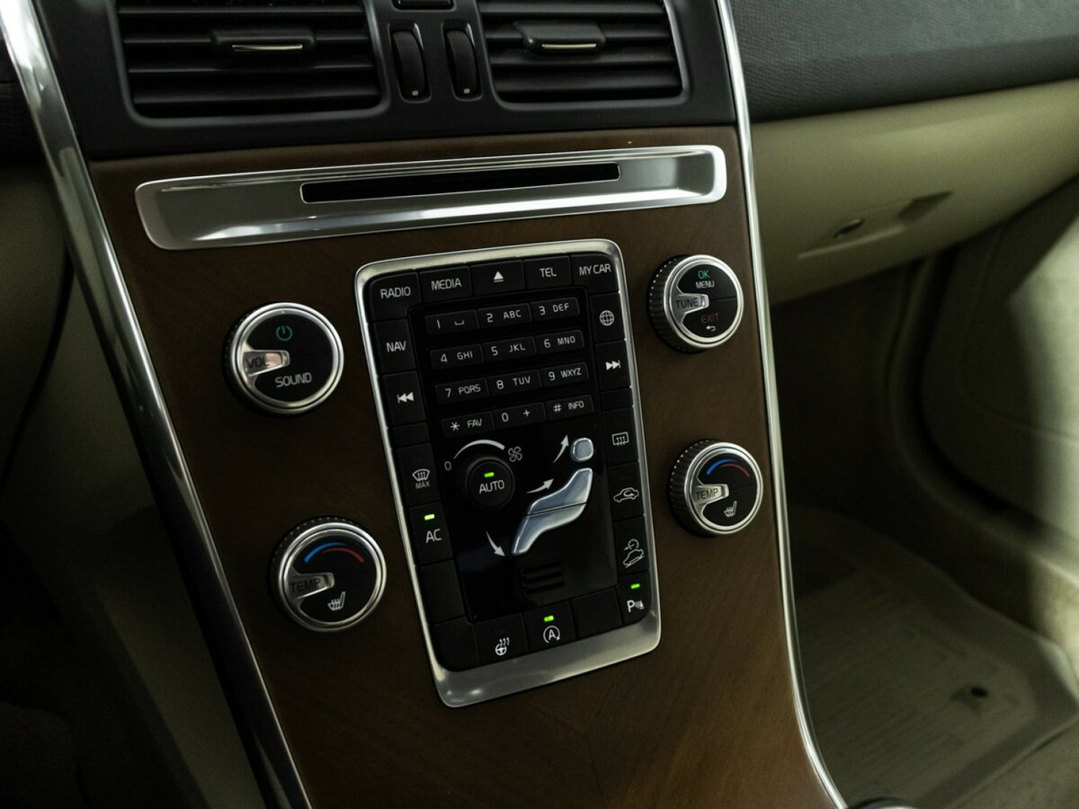 Volvo XC60 I Рестайлинг, 2016 Фото №16