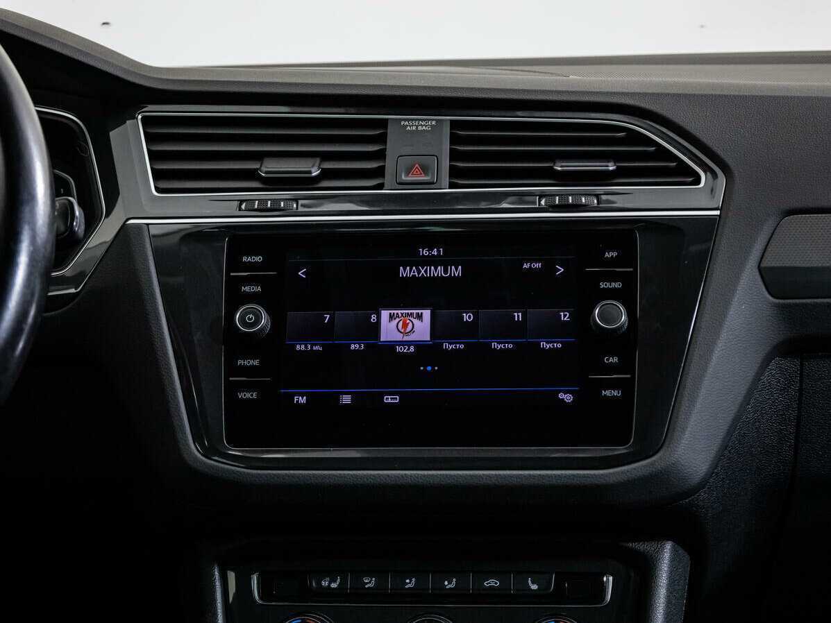 Volkswagen Tiguan, 2019 Фото №14