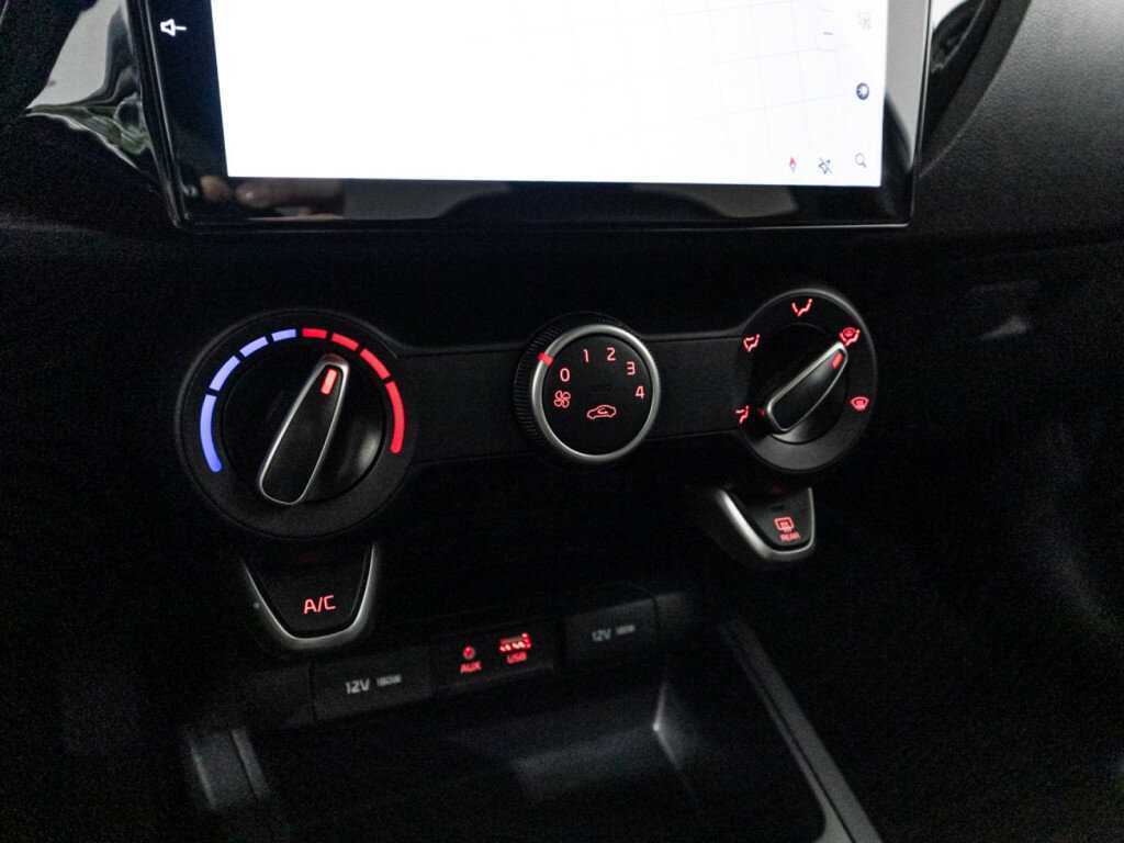 Kia Rio, 2019 Фото №16