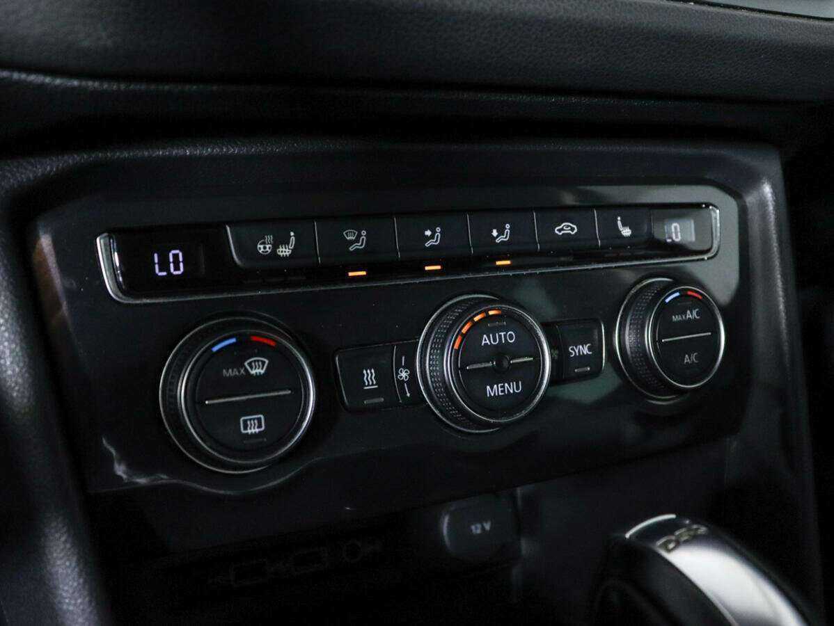 Volkswagen Tiguan, 2018 Фото №19