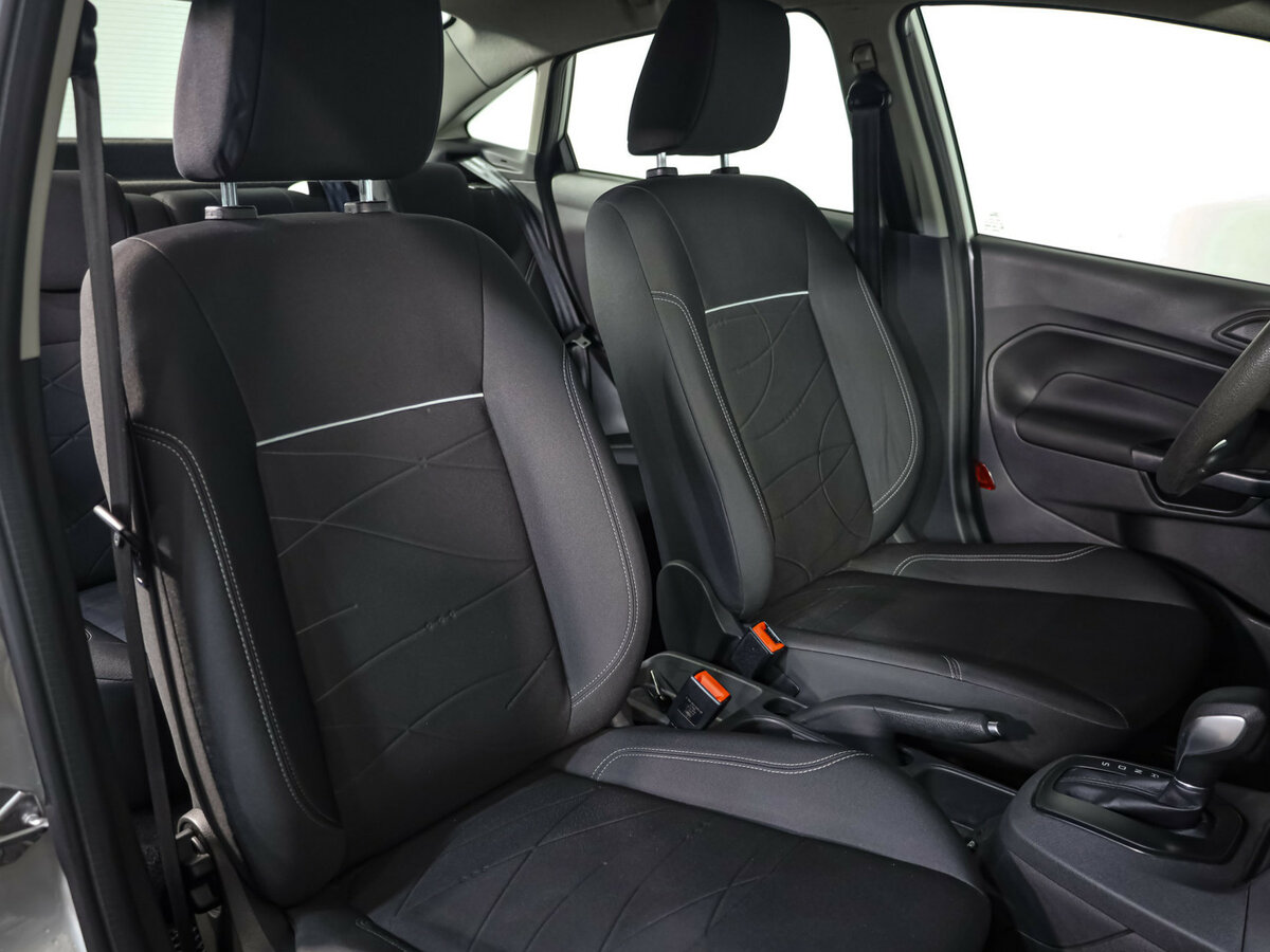 Ford Fiesta Mk6 Рестайлинг, 2016 Фото №18