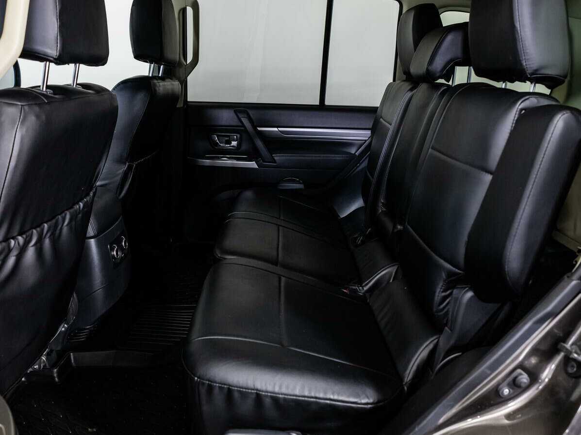 Mitsubishi Pajero, 2015 Фото №9