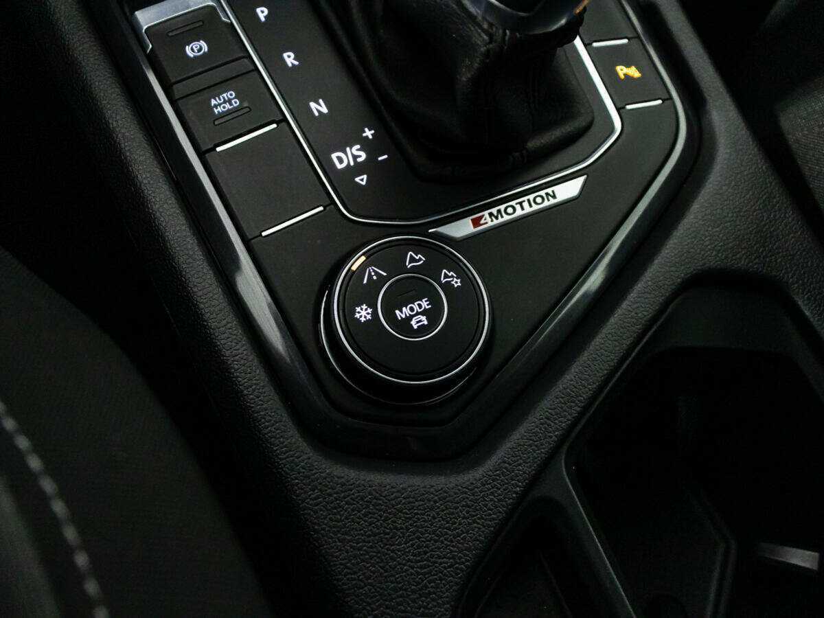 Volkswagen Tiguan, 2018 Фото №17