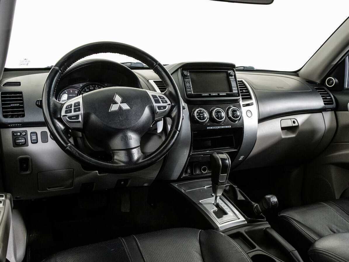 Mitsubishi Pajero Sport, 2013 Фото №11