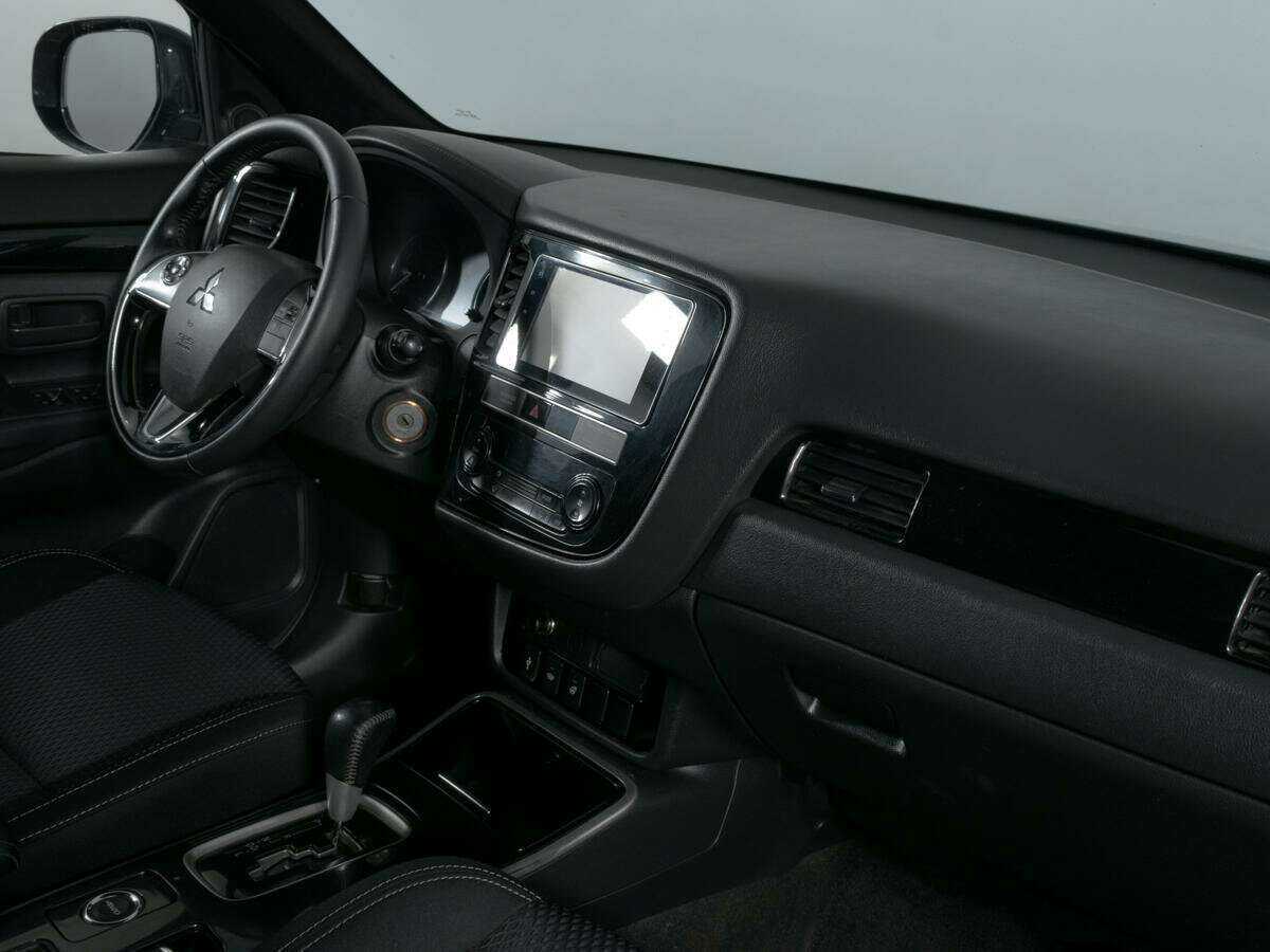 Mitsubishi Outlander, 2018 Фото №6