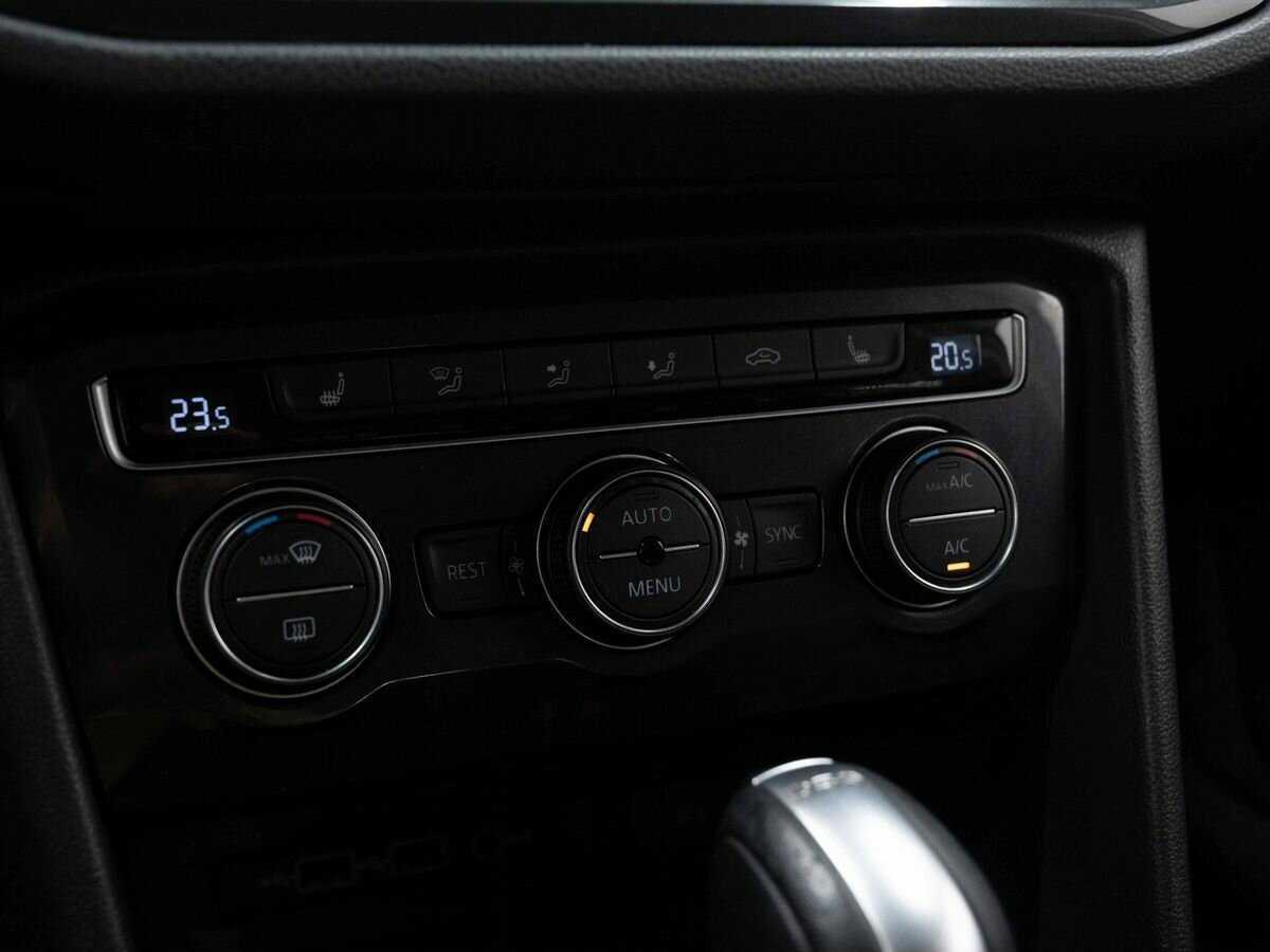 Volkswagen Tiguan, 2018 Фото №21