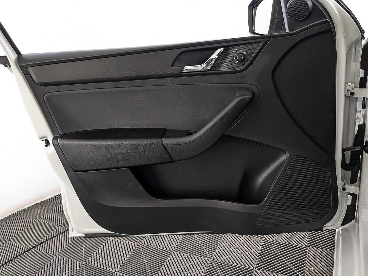 Skoda Rapid, 2017 Фото №17