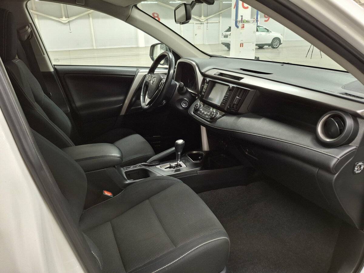 Toyota RAV4 IV (XA40) Рестайлинг, 2016 Фото №11
