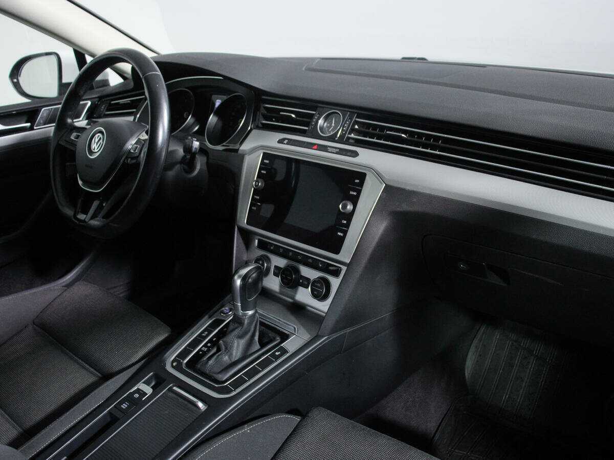 Volkswagen Passat, 2018 Фото №9