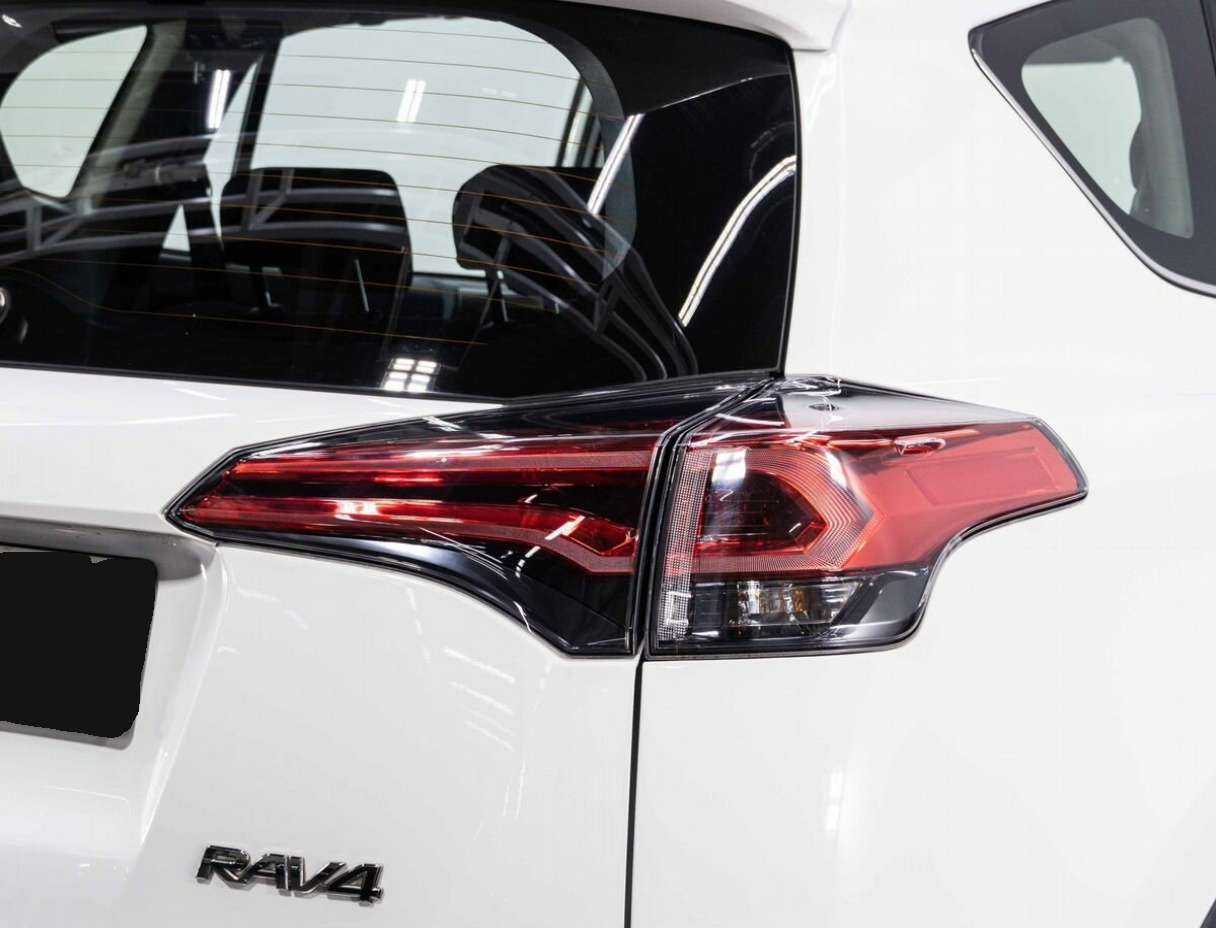 Toyota RAV4, 2018 Фото №18