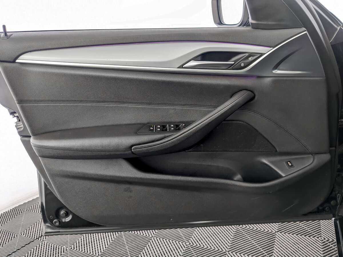 BMW 5 серии 520i, 2018 Фото №14