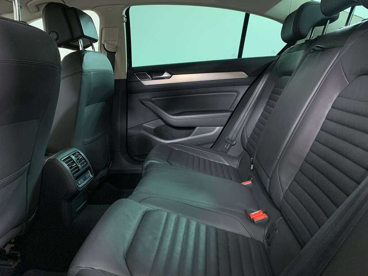 Volkswagen Passat, 2019 Фото №16