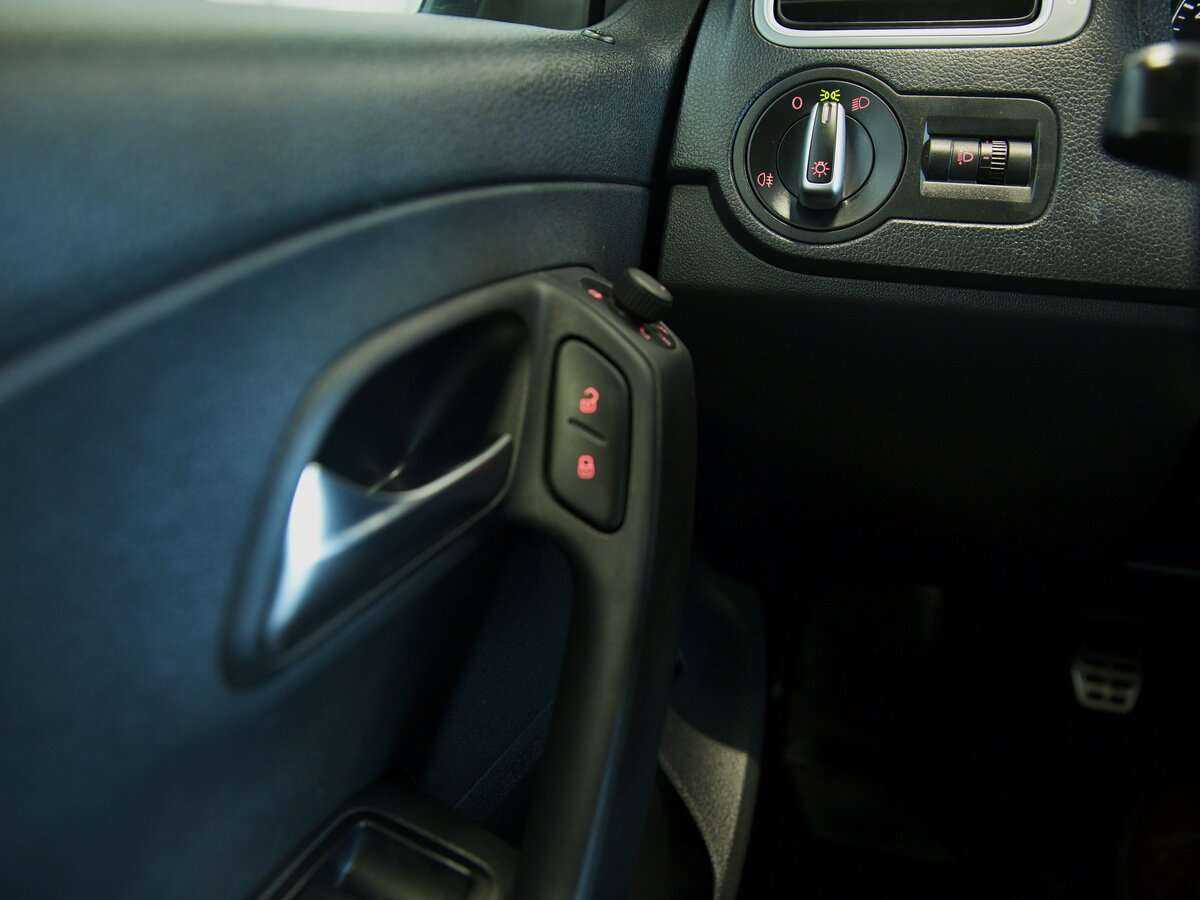 Volkswagen Polo, 2016 Фото №9