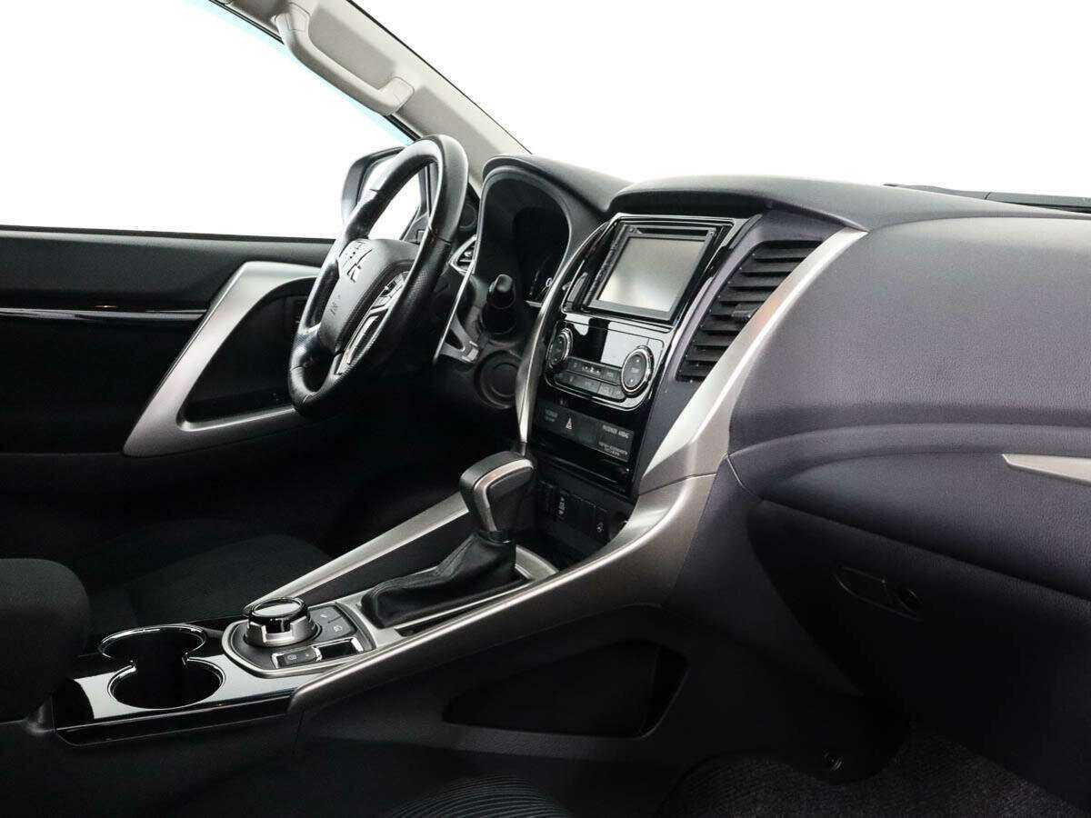 Mitsubishi Pajero Sport, 2017 - 165 900 км. | Фото №7