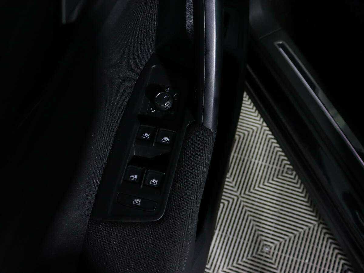 Volkswagen Tiguan, 2018 Фото №14