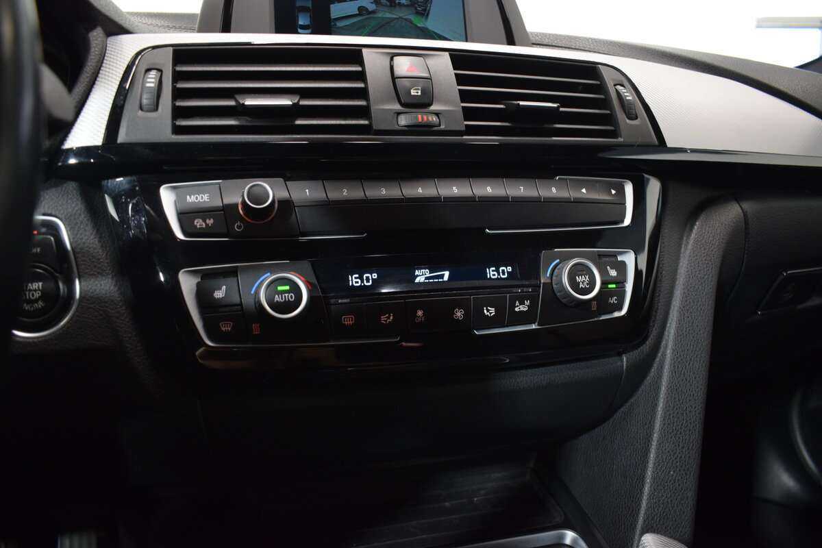 BMW 3 серии 320i xDrive, 2018 Фото №18