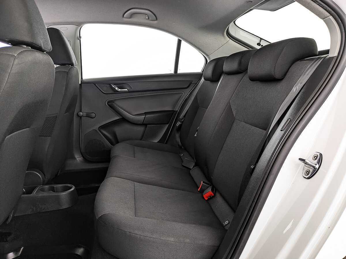 Skoda Rapid, 2017 Фото №17