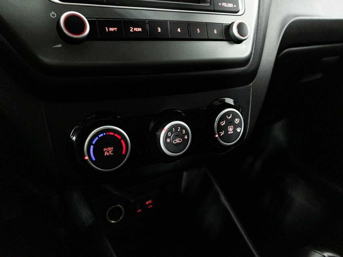 Kia Rio, 2017 Фото №16