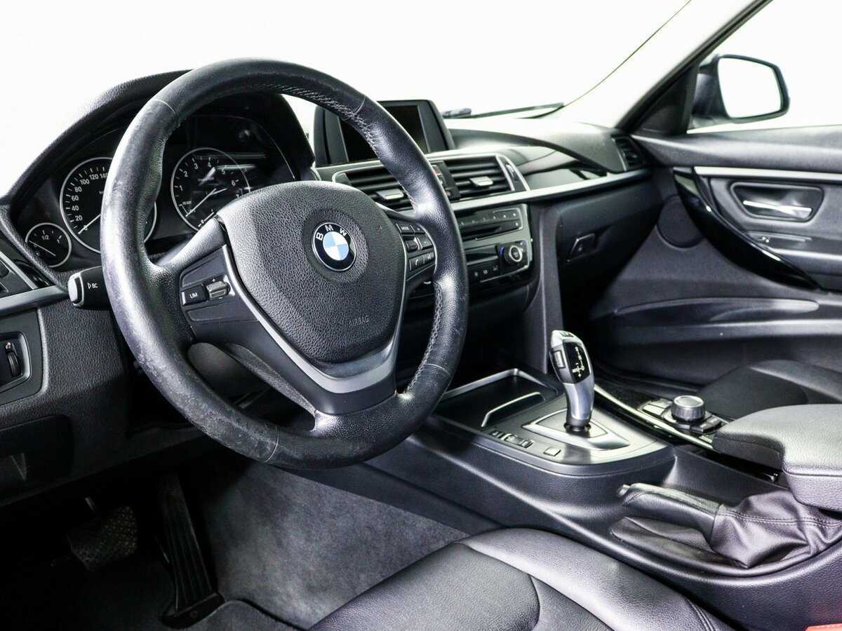 BMW 3 серии 318i, 2015 Фото №12