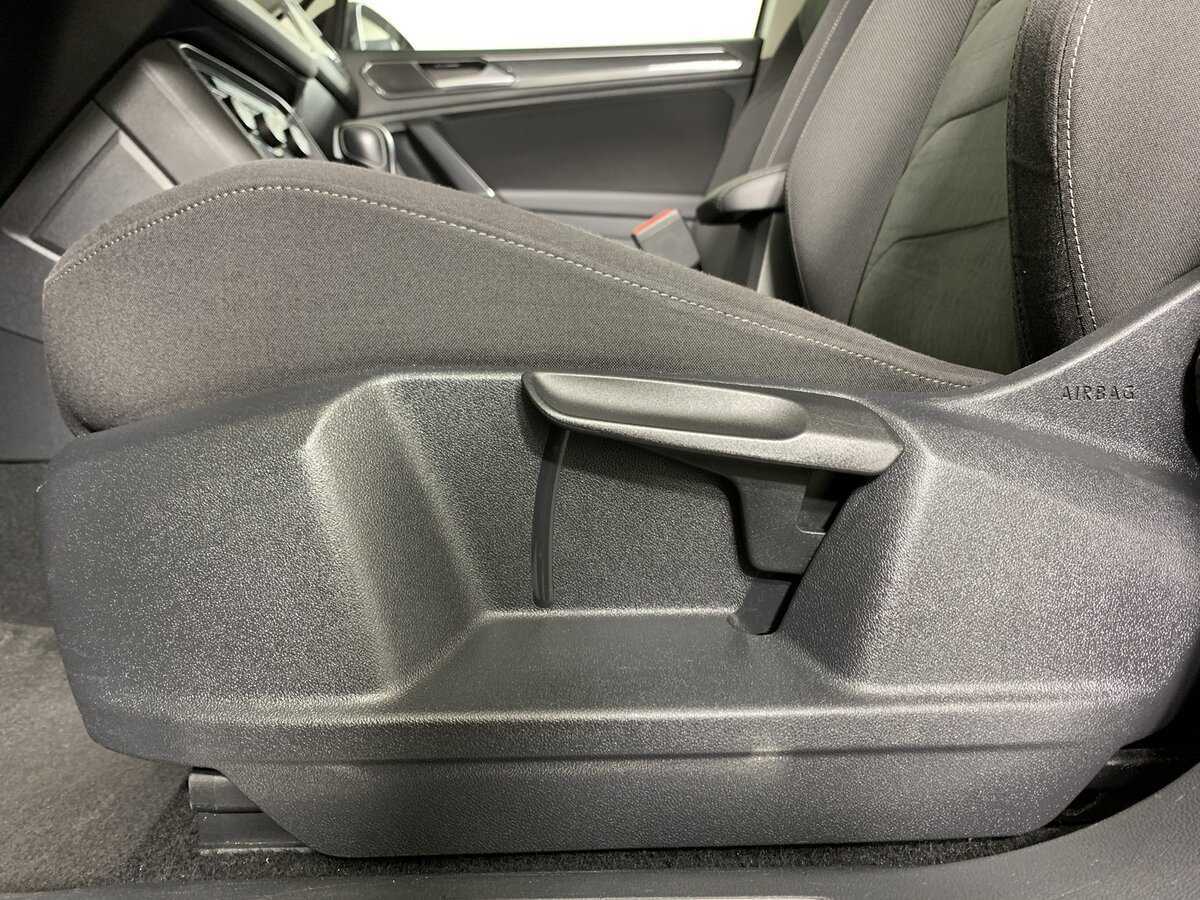 Volkswagen Tiguan, 2018 Фото №16