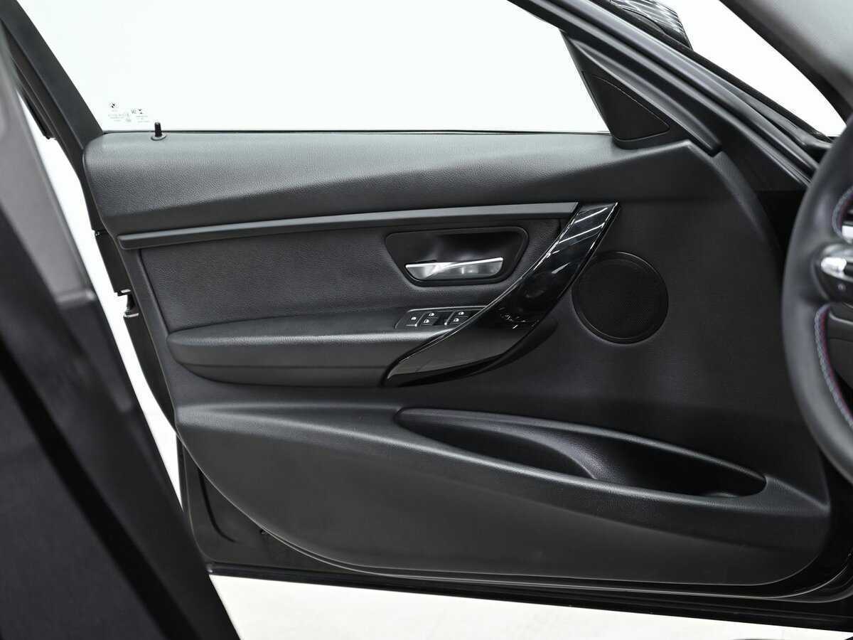 BMW 3 серии 318i, 2017 Фото №6