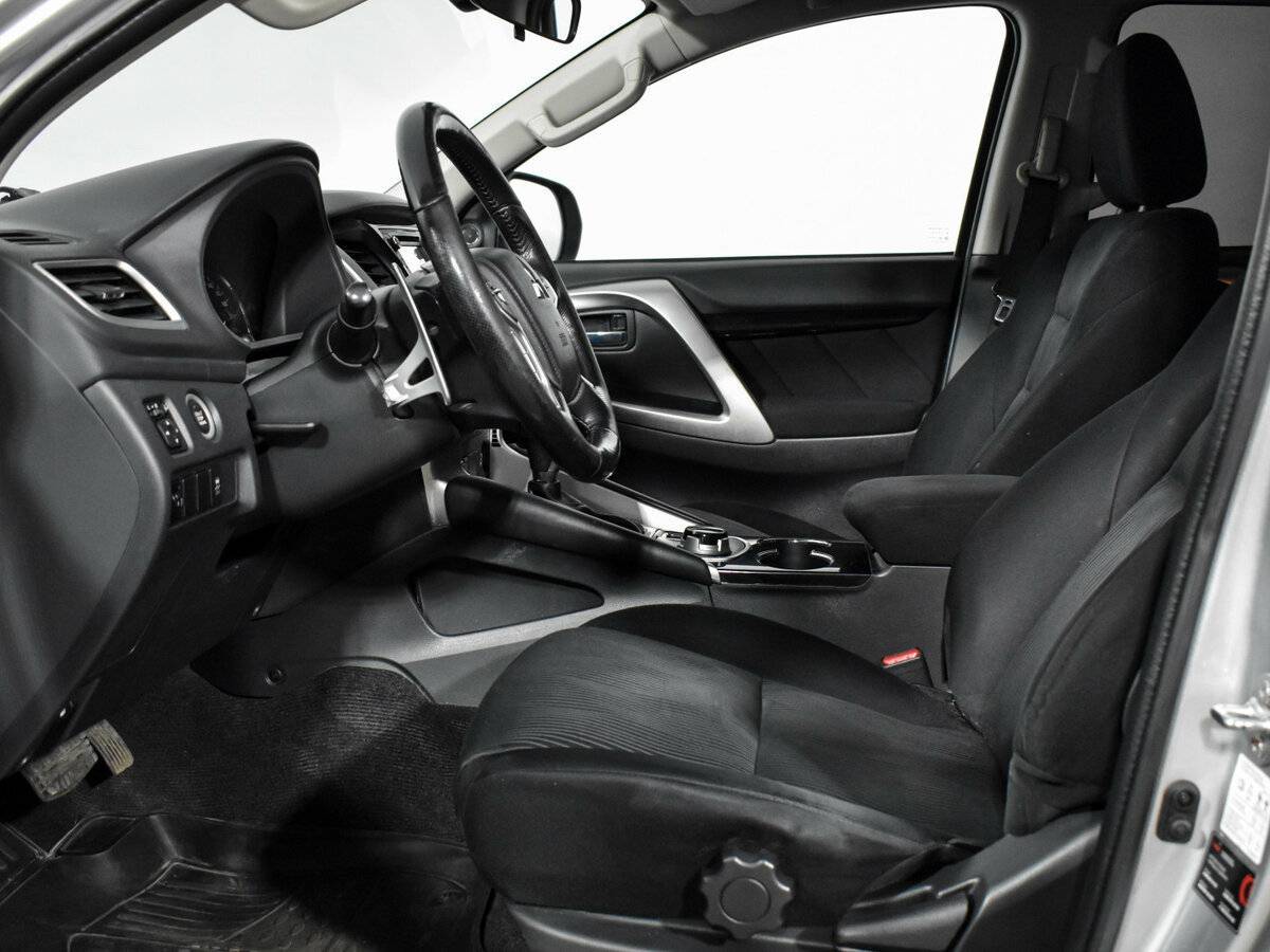 Mitsubishi Pajero Sport, 2018 Фото №10