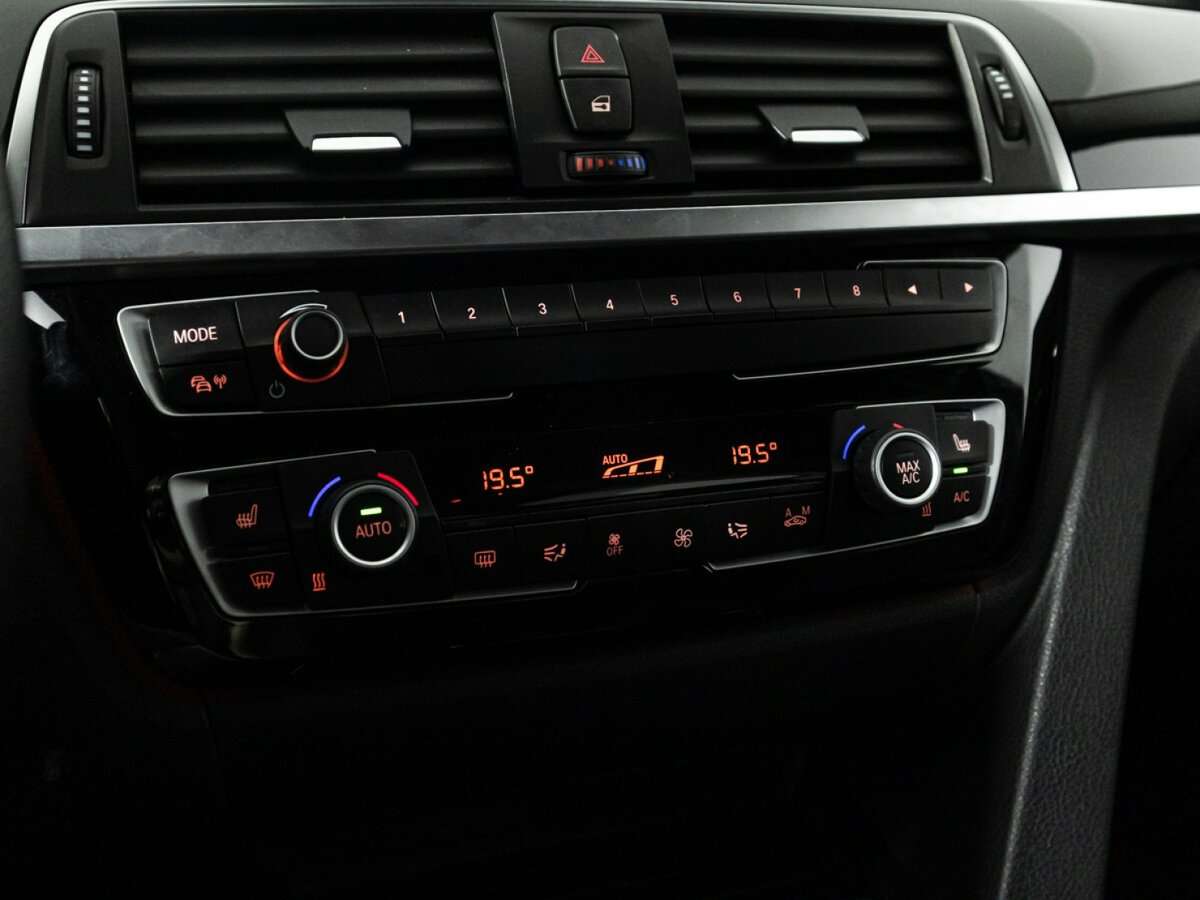 BMW 3 серии 318i, 2017 Фото №16