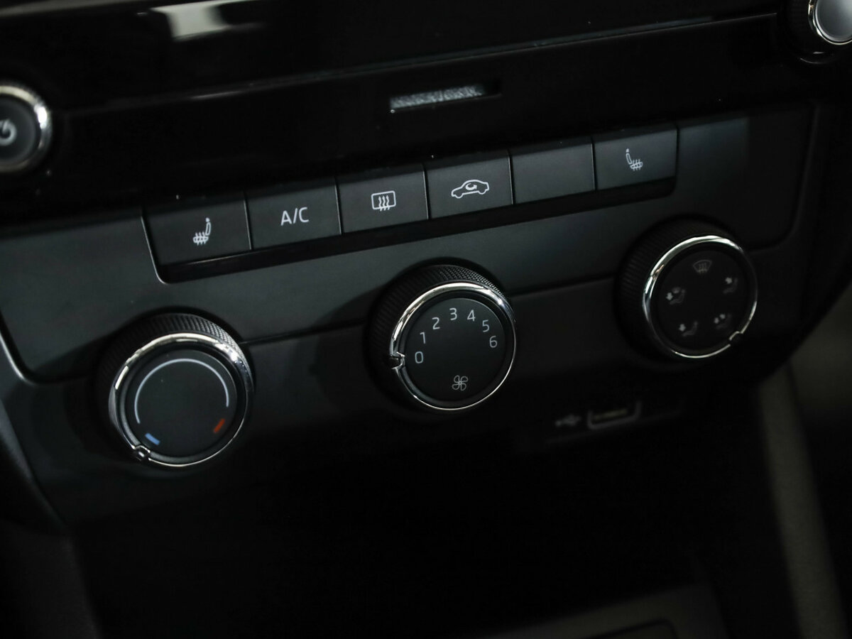 Skoda Octavia III (A7) Рестайлинг, 2019 Фото №15